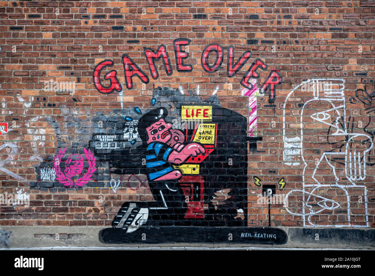 Ein Arcade-spiel themed Wandbild an der Seite eines Gebäudes in der Ostsee Dreieck von Liverpool. Die Straßen der Stadt, mit Ausbrüchen von Farbe umgewandelt worden, als Künstler, die ihre Spuren. Stockfoto