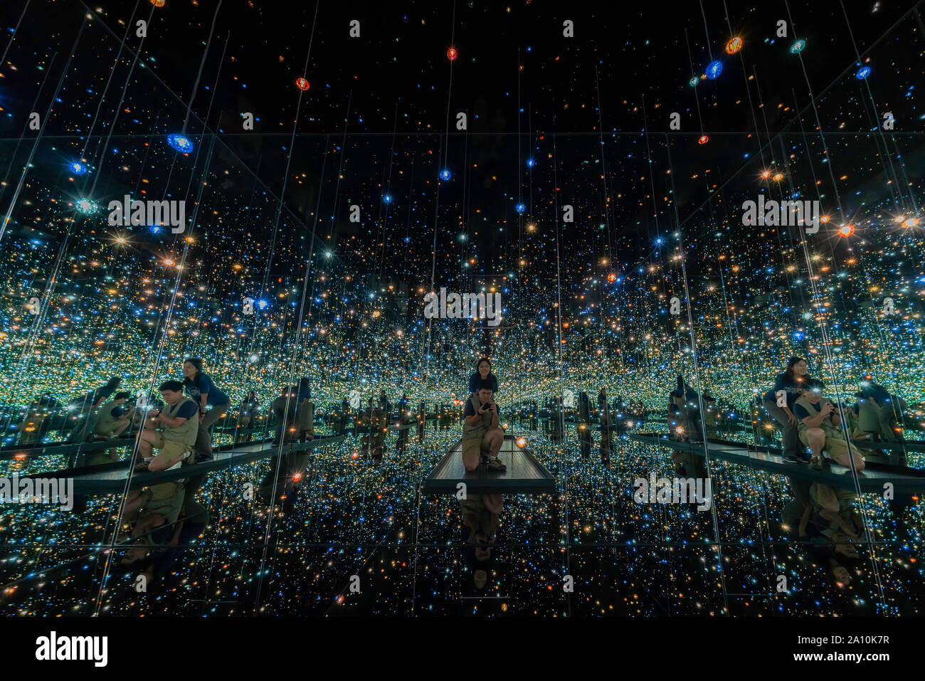 Yayoi Kusamas Infinity Mirror Rooms Stockfotos Yayoi