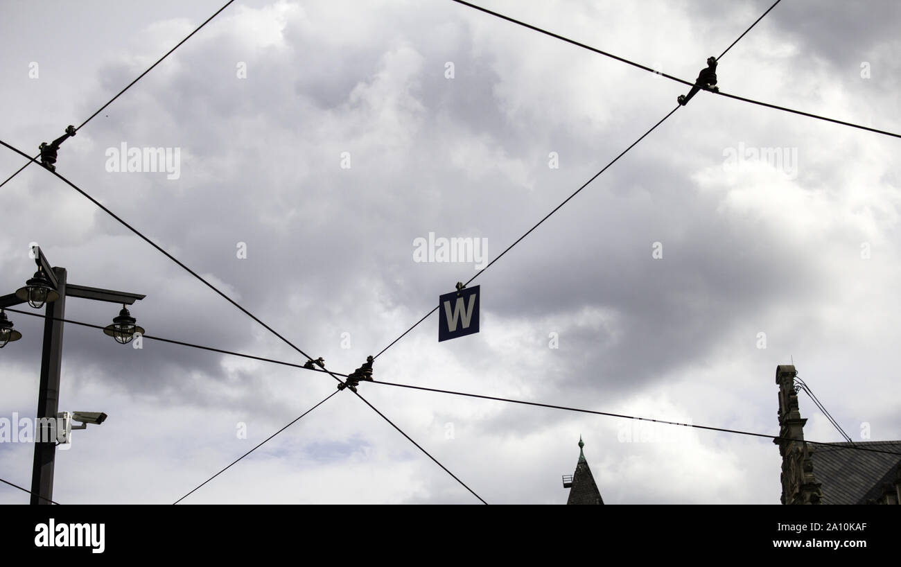 Straßenbahn in Europa, Fahrzeug und Straße Stockfoto
