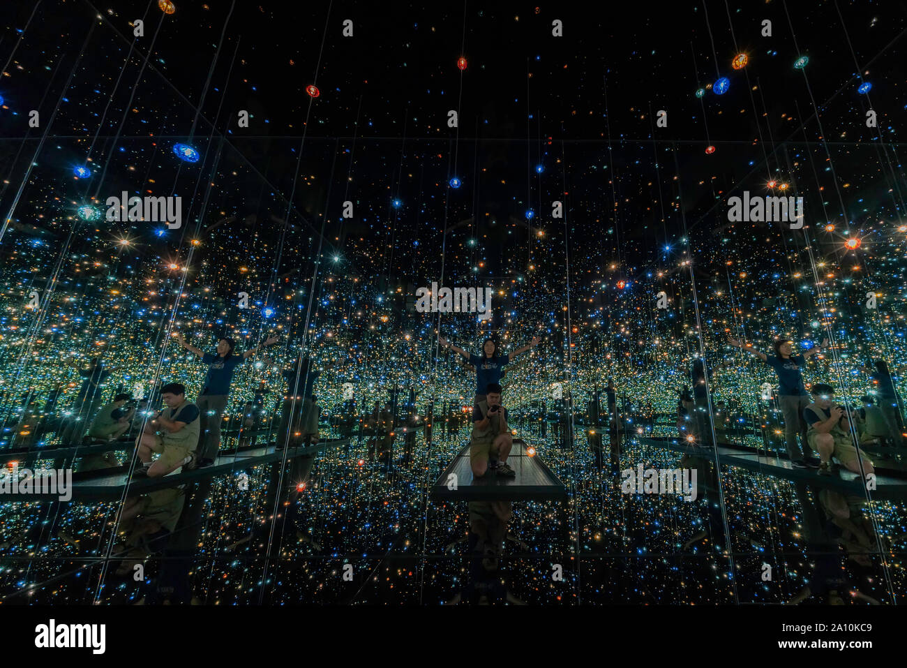 Yayoi Kusamas Infinity Mirror Rooms Stockfotos Yayoi