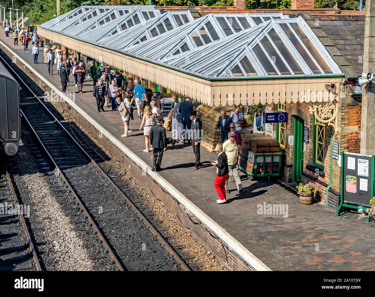 Sheringham Bahnhof voller Menschen, die während der 40er Jahre jährliche Ereignis Stockfoto