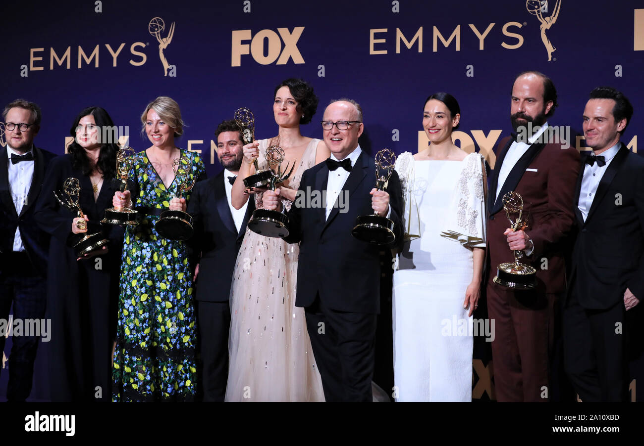 Los Angeles, USA. 22 Sep, 2019. Darsteller von "einem Schnäppchenpreis 'pose mit dem Award für herausragende Comedy Serie während der 71St Primetime Emmy Awards in Los Angeles, USA, Sept. 22, 2019. Credit: Li Ying/Xinhua/Alamy leben Nachrichten Stockfoto