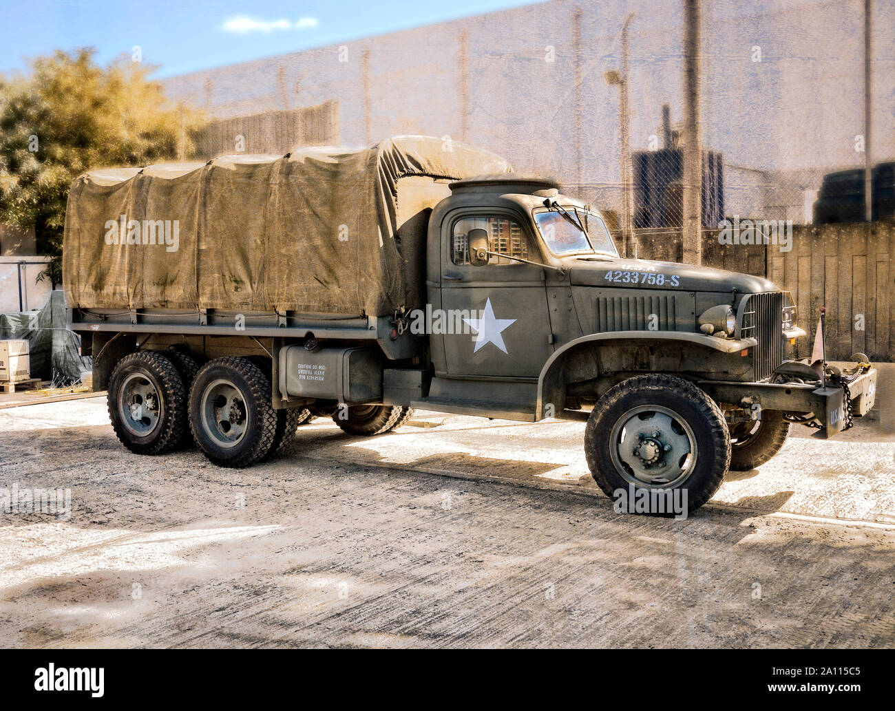 GMC/Chevrolet Deuce und eine Hälfte WWII American Military Truck Stockfoto