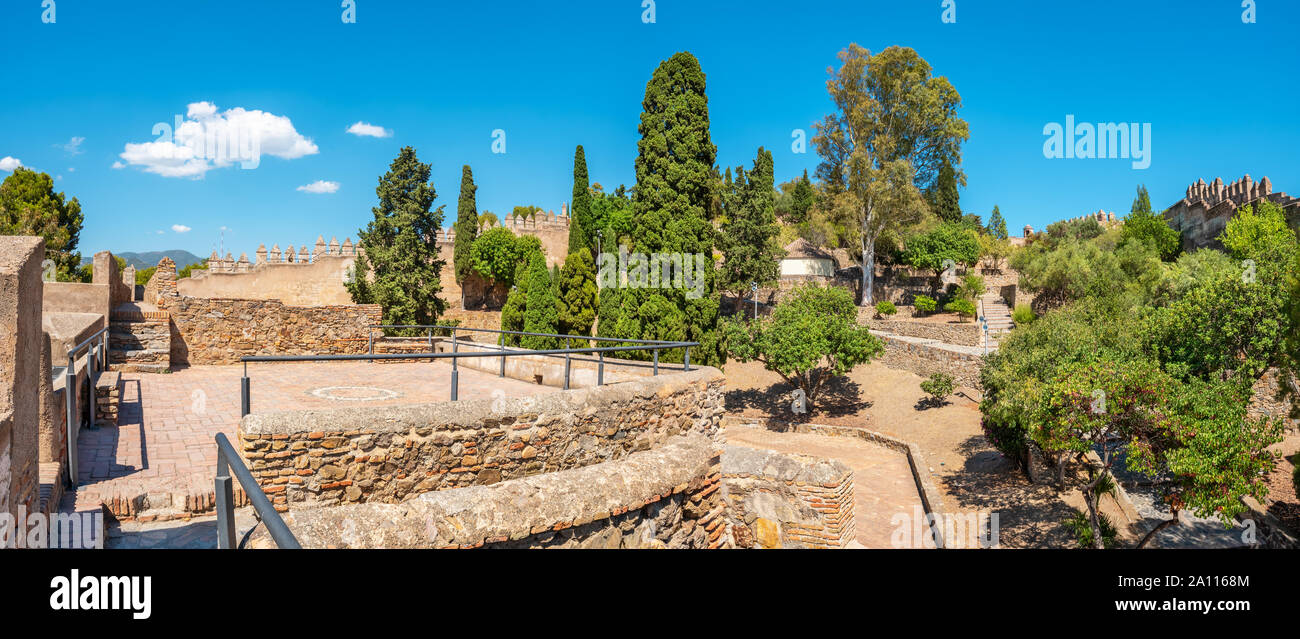 Blick auf den Innenhof der Burg Gibralfaro (Castillo de Gibralfaro). Malaga, Andalusien, Spanien Stockfoto