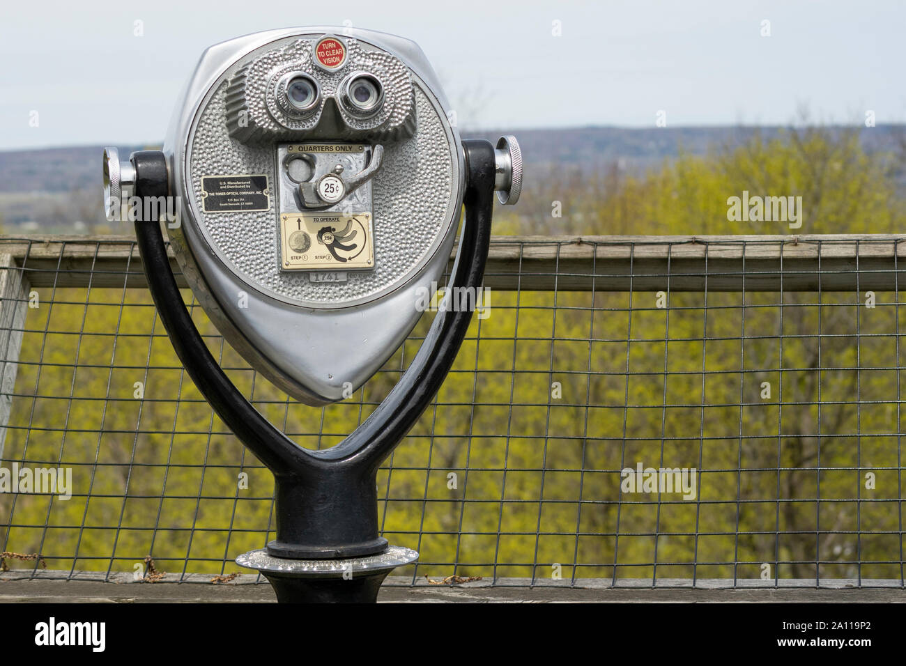 Eine münzbetriebene Tower Optical Viewer auf der Aussichtsplattform von Utica Zoo Stockfoto