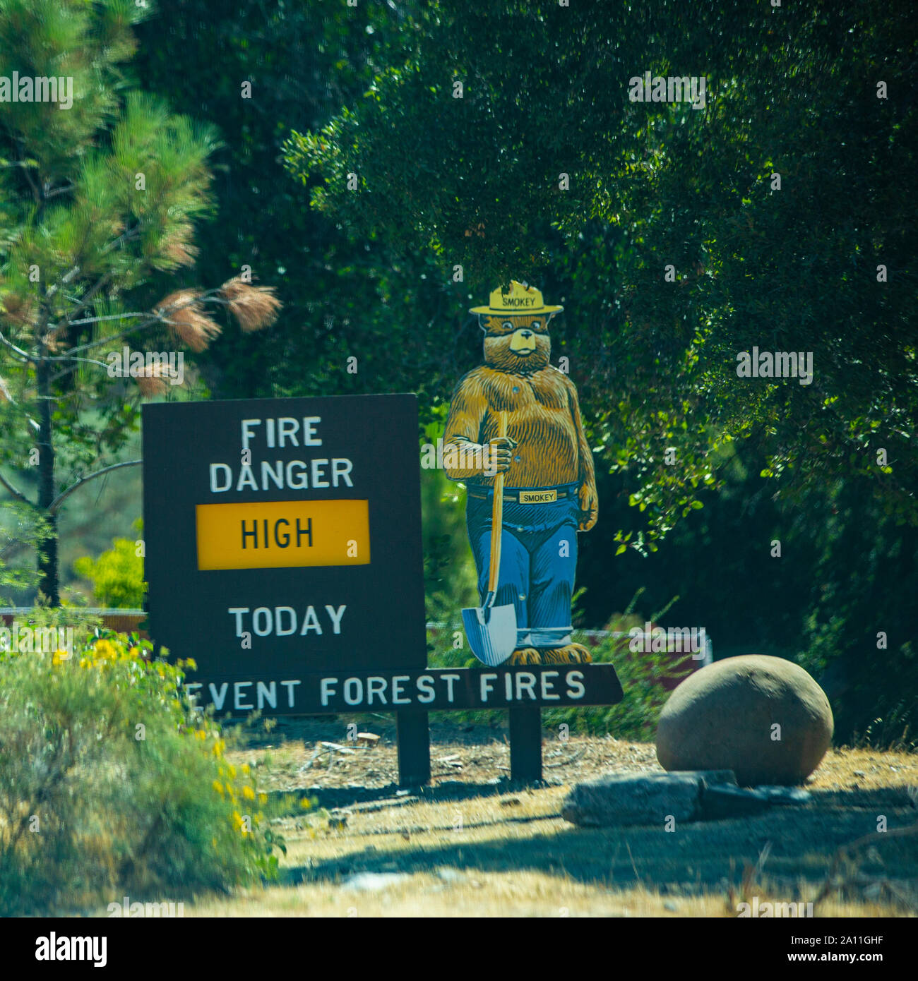 Smokey Bär, das Maskottchen der Nationalparks in den USA, warnt vor hoher Waldbrandgefahr in der Nähe von Barstow in Florida. Stockfoto