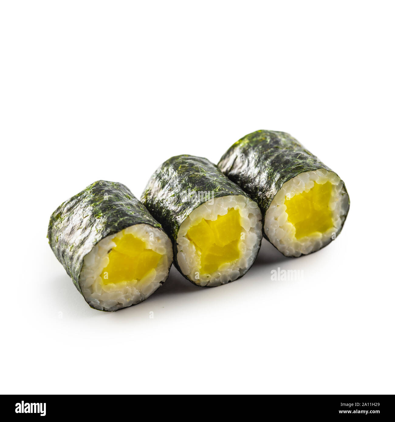 Sushi Maki verschiedene Arten auf weißem Hintergrund Stockfoto