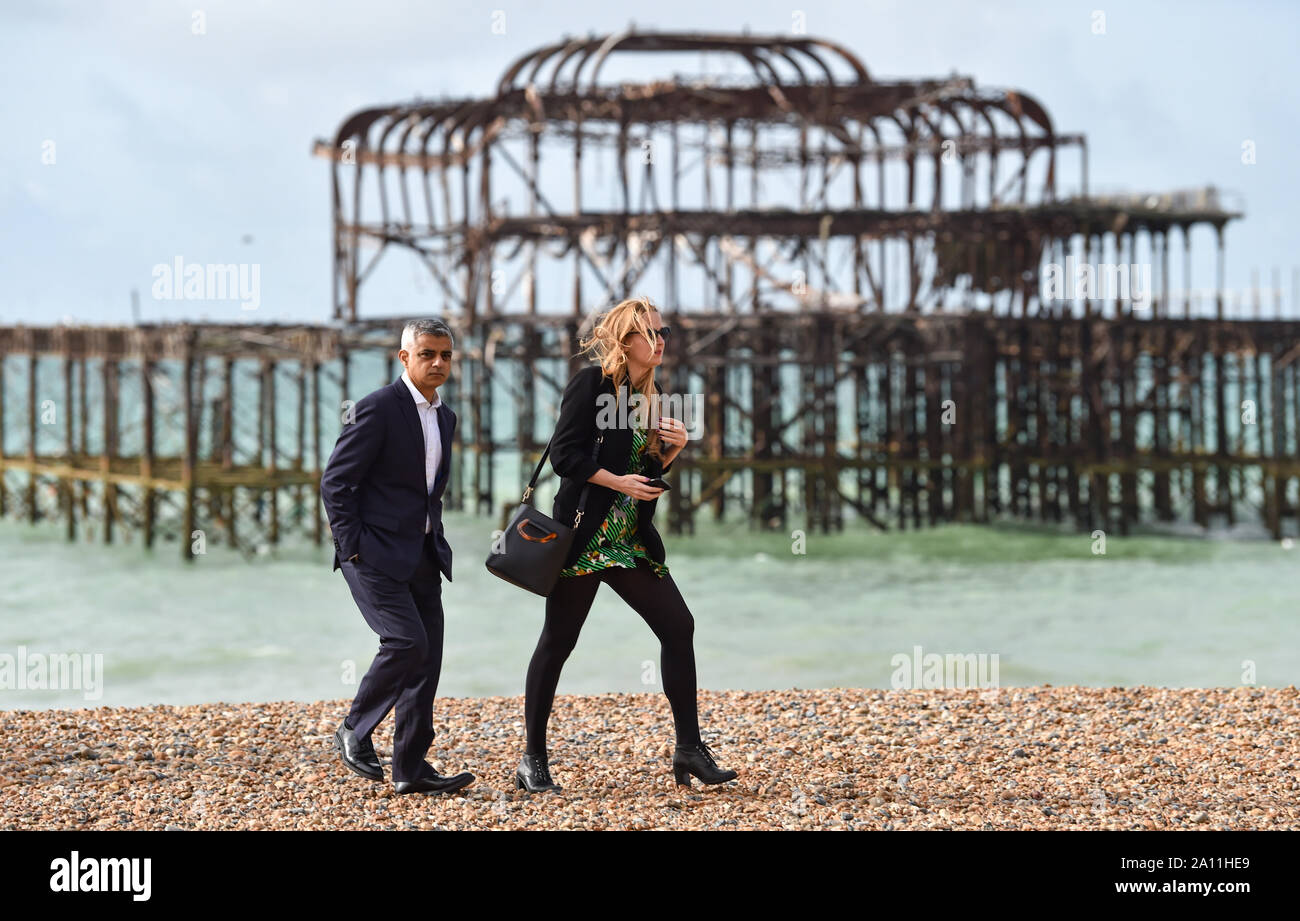Brighton, UK, 23. September 2019 - Der Bürgermeister von London Sadiq Khan auf Brighton Beach heute morgen von der West Pier in der Labour Party in Brighton Centre in diesem Jahr gehalten wird. Foto: Simon Dack/Alamy leben Nachrichten Stockfoto