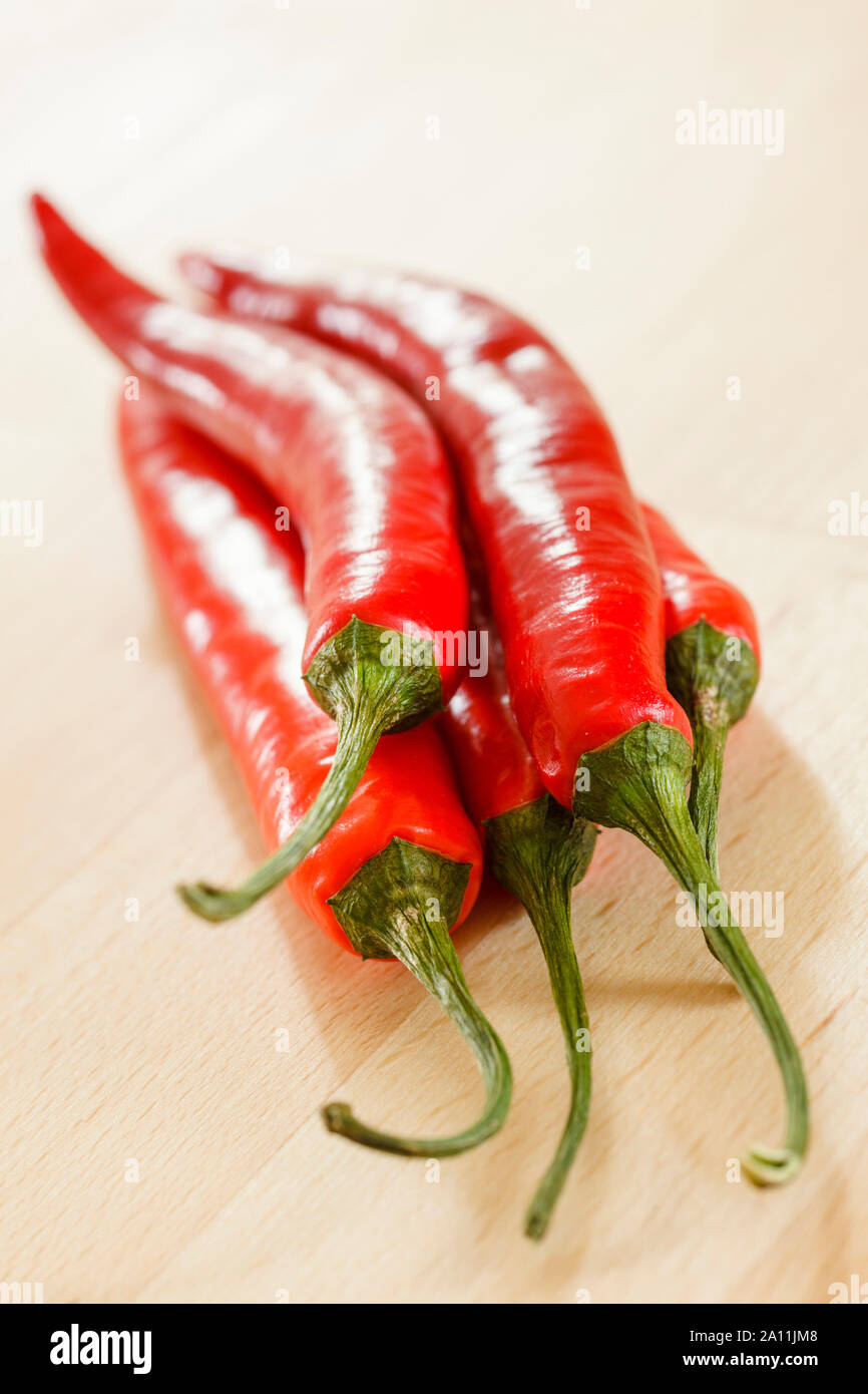 Rote Chilis Stapel Stockfoto