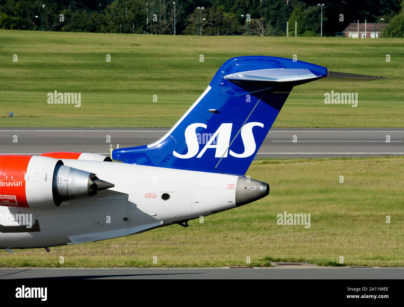 Scandinavian Airlines Bombardier CRJ-900LR Schwanz, am Flughafen Birmingham, UK (EI-FPK) Stockfoto