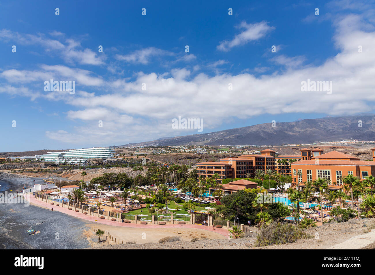 Blick entlang der Küste an der Costa Adeje in La Caleta und der Strand von La Enramada, mit 5 Sterne Luxus Hotels, Teneriffa, Kanarische Inseln, Spanien Stockfoto