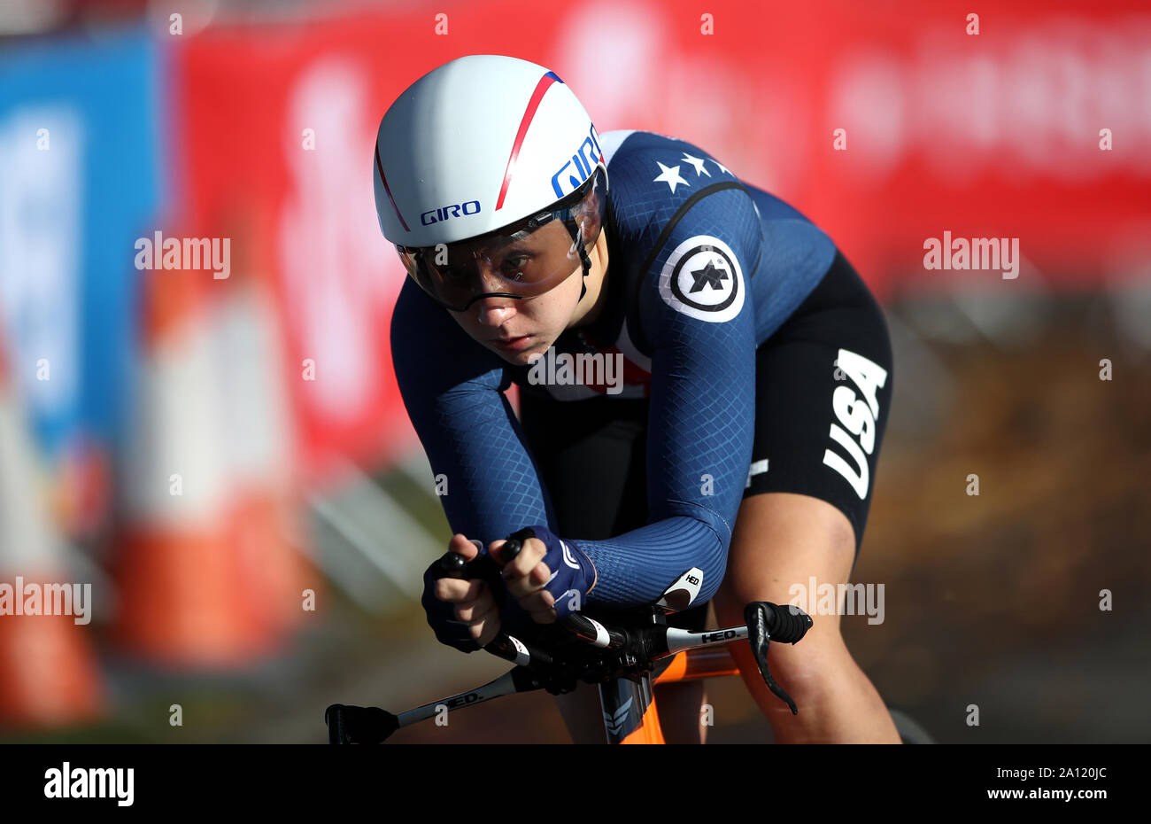 Die USA Megan Jastrab während der 2019 UCI Road World Championships Frauen Junior Einzelzeitfahren Veranstaltung durch Harrogate. Stockfoto