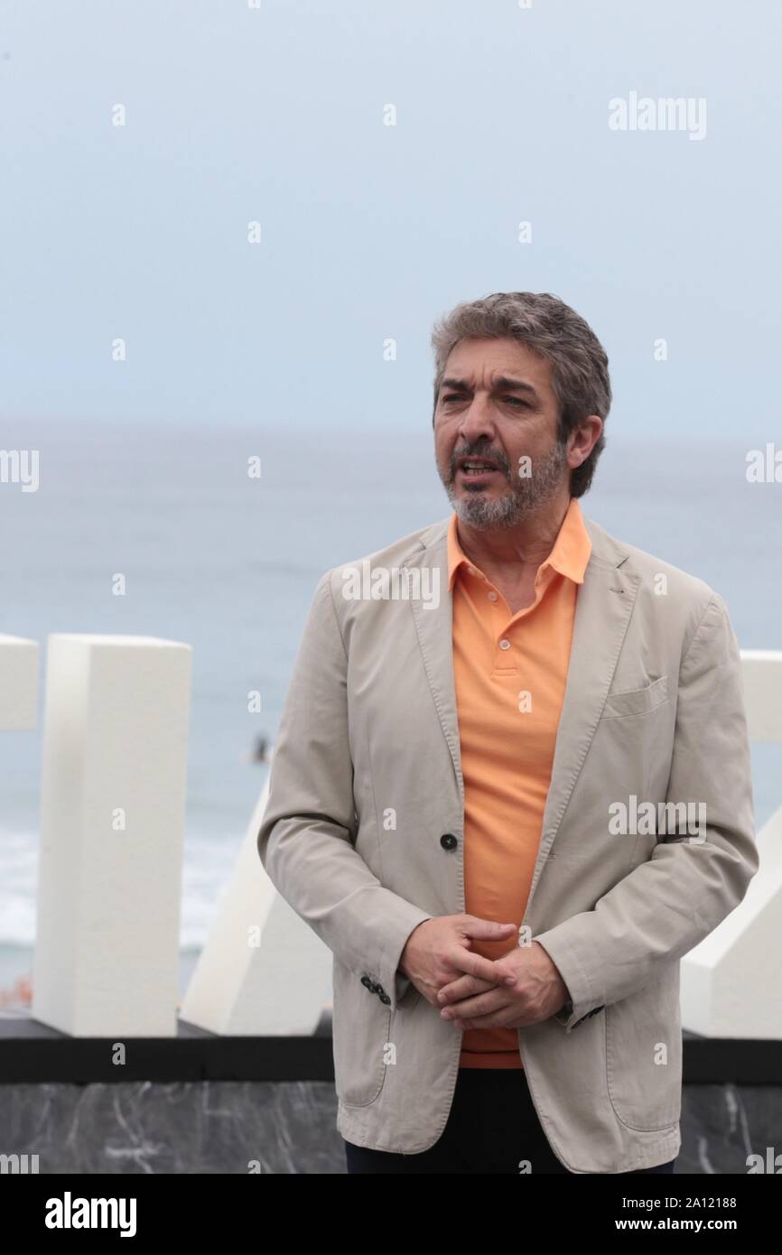 San Sebastian, Spanien. 22 Sep, 2019. San Sebastian, Spanien, 23/09/2019. - Ricardo Darin (jmage) und Chino darin Vater und Sohn Darsteller posieren für die Fotografen für die Präsentation seines Films "Die Odyssee des Giles' Koproduktion Argentina-Spain in San Sebastián International Film Festival 67 editionCredit: Juan Carlos Rojas/Picture Alliance. | Verwendung weltweit/dpa/Alamy leben Nachrichten Stockfoto