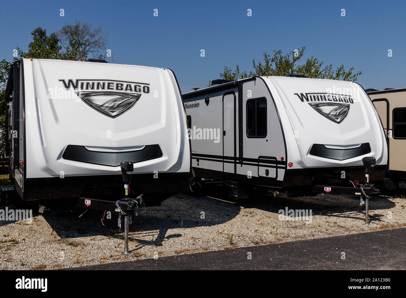 Indianapolis - ca. September 2019: Winnebago Wohnmobile bei einem Händler. Winnebago ist ein Hersteller von Wohnmobil und Reisemobil vermietungen Fahrzeug Stockfoto
