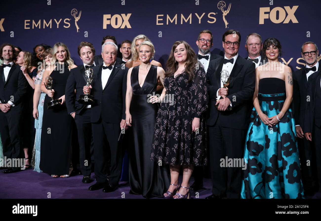 Los Angeles, USA. 22 Sep, 2019. Cast Mitglieder der 'Saturday Night Live' Pose mit der Auszeichnung für herausragende Vielfalt Skizze Reihe während der 71St Primetime Emmy Awards in Los Angeles, USA, Sept. 22, 2019. Credit: Li Ying/Xinhua/Alamy leben Nachrichten Stockfoto