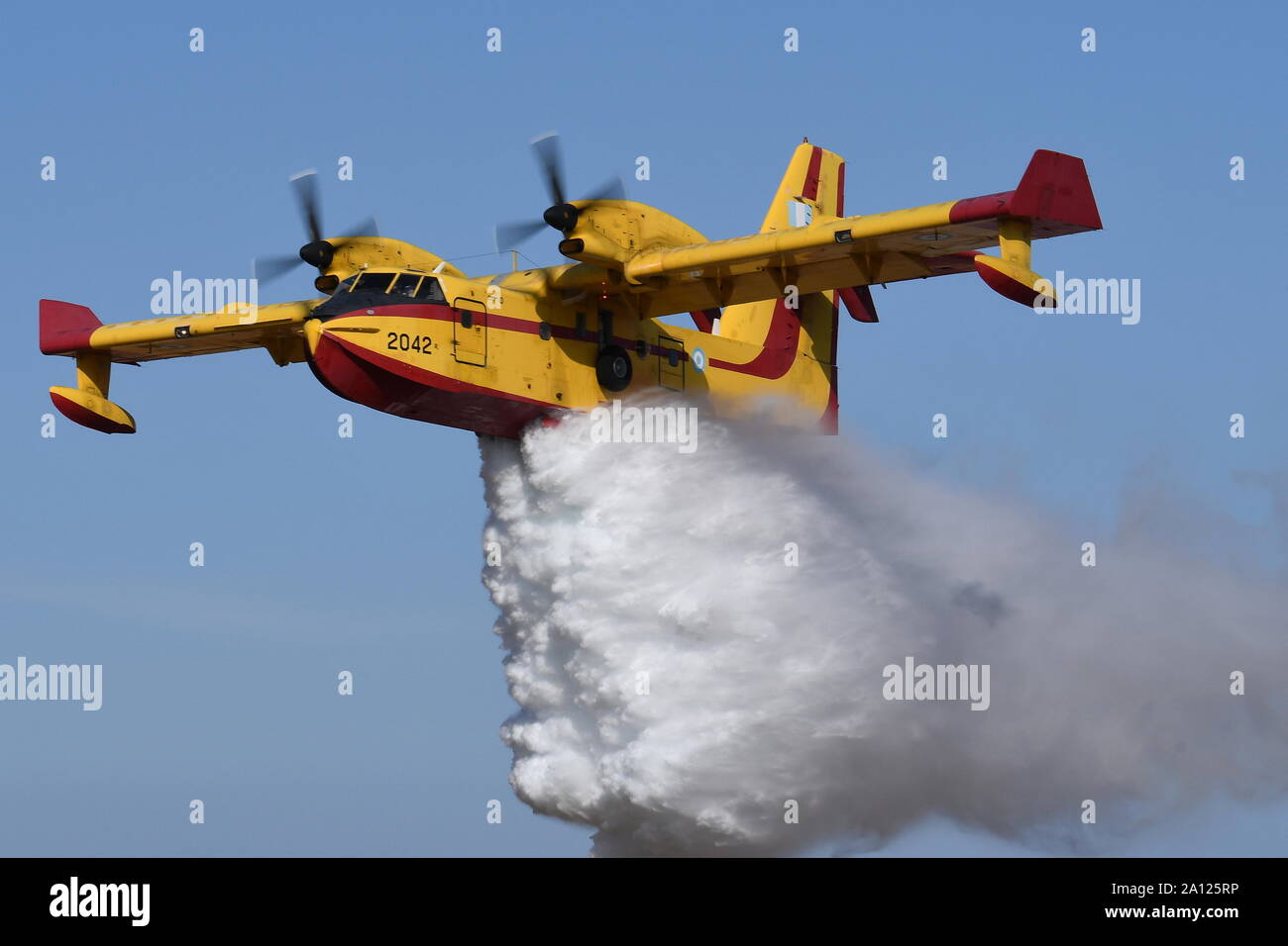 CANADAIR CL-415 LÖSCHWASSER BOMBER DER GRIECHISCHEN LUFTWAFFE. Stockfoto