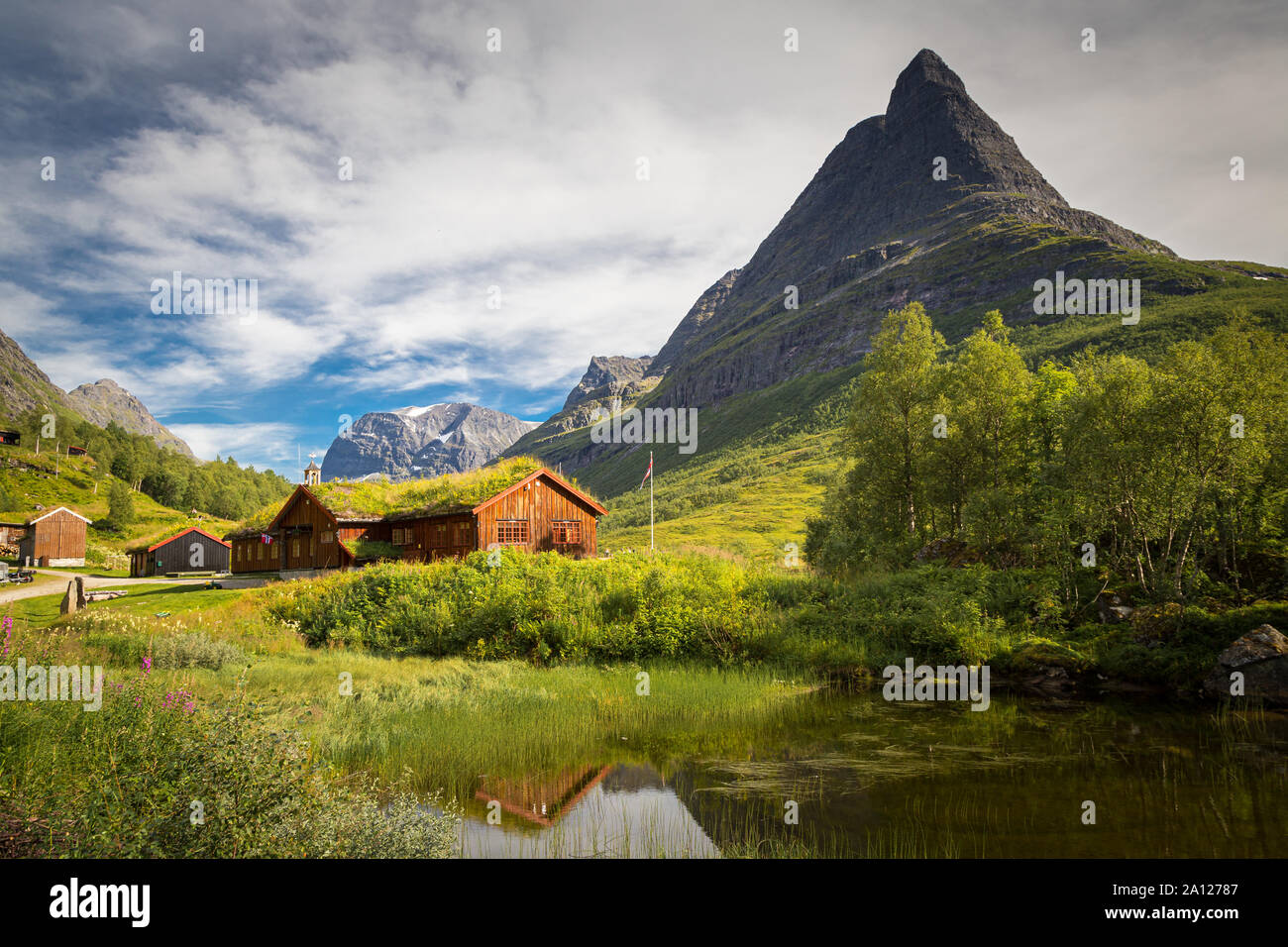 Fremdenverkehrsamt und Tierheim Innerdalshytta. Trollheimen Nationalpark, Norwegen. Stockfoto