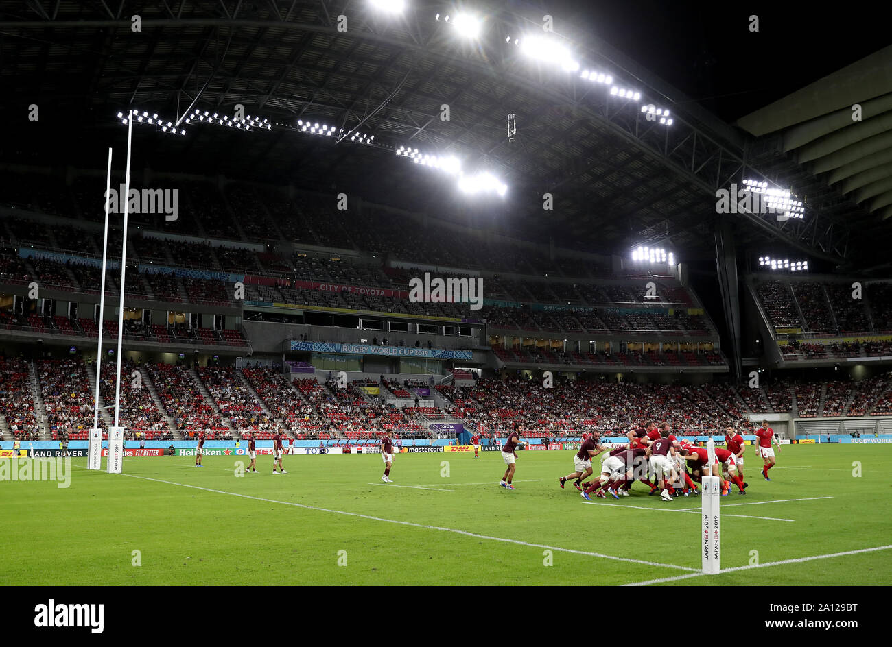 Allgemeine Ansicht der Aktion als die Spieler in einem Scrum während der 2019 Rugby World Cup Pool 3D/3D Match bei der Stadt Toyota Stadium, Japan konkurrieren. Stockfoto