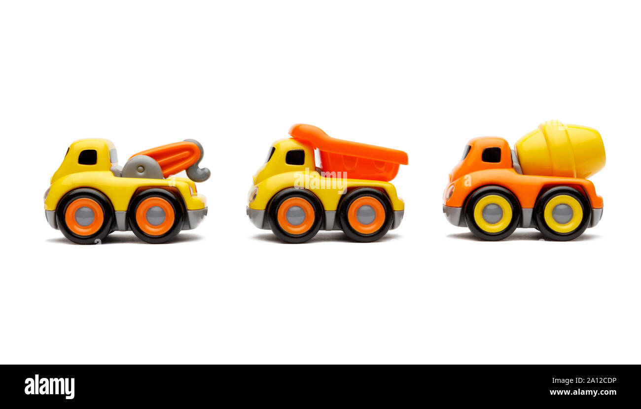 Ein Konvoi von Spielzeug Lkw isoliert und auf einem weißen Hintergrund Schuß Stockfoto