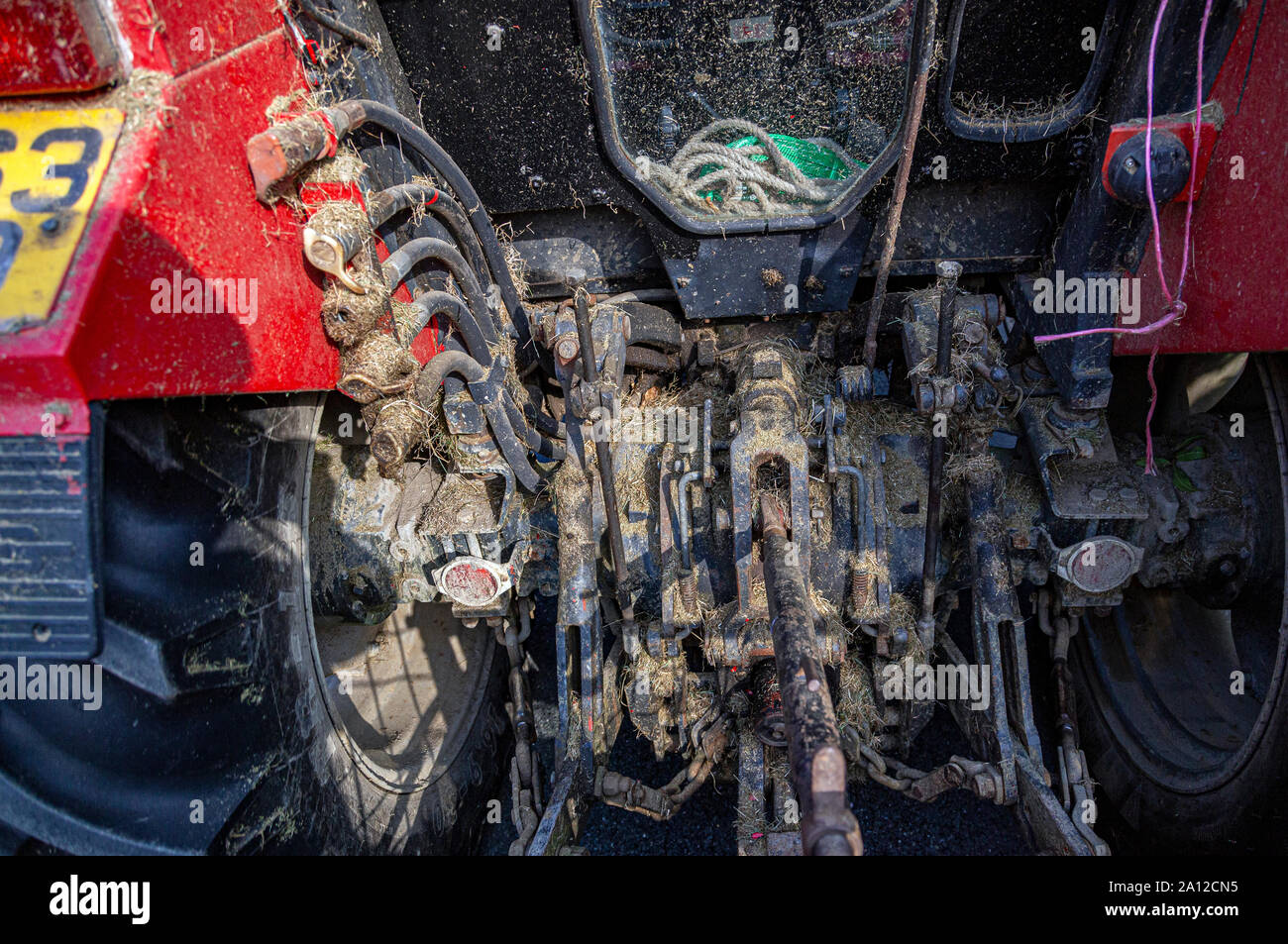 Traktor, Moderne, Landwirtschaft, Rot, Einzelhandel, landwirtschaftliche Geräte, Landwirtschaft, Landwirtschaftliche Maschinen, Business, Farbbild, kommerzielle Land Stockfoto