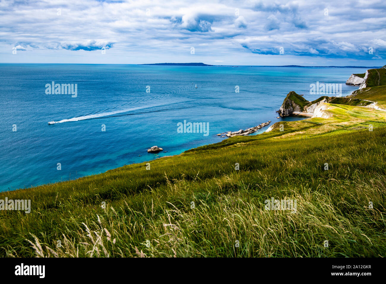 Blick in Richtung Portland, Dorset, England, von lulworth Klippen oberhalb Durdle Door. Stockfoto