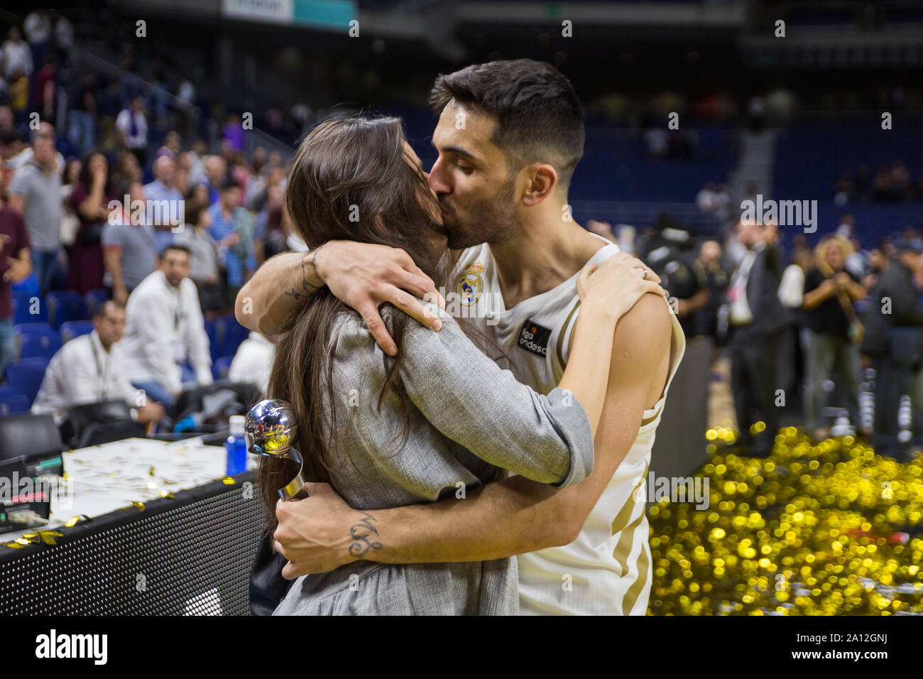 Facundo Campazzo während Real Madrid Sieg über FC Barcelona (89-79) im Supercopa Endesa abschließenden Spiel feierten an Wizink Zentrum in Madrid (Spanien), 22. September 2019. (Foto von Juan Carlos García Mate/Pacific Press) Stockfoto