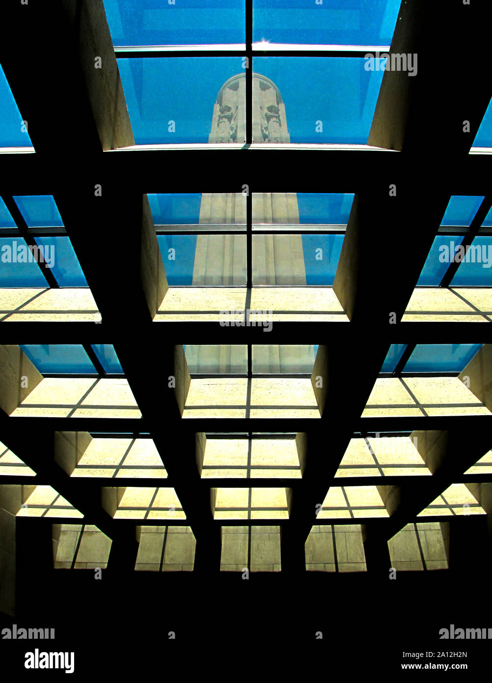 Turm aus der U-Bahn Stockfoto