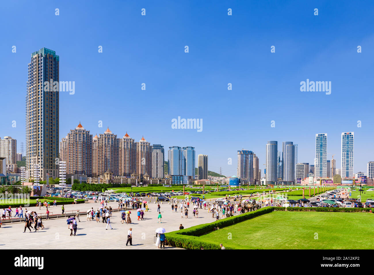 Dalian, China - 27 August 2016: Blick von Dalian Stadtbild und moderne Hochhäuser. Stockfoto