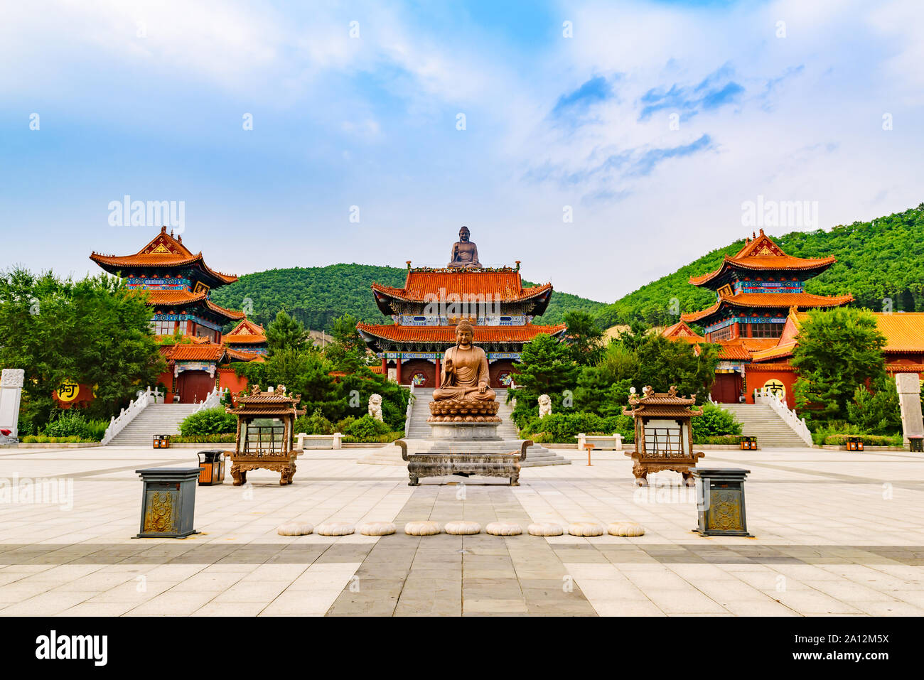 Jilin, China - 02. September 2016: Fassade Blick auf Zhengjue Tempel, Stockfoto