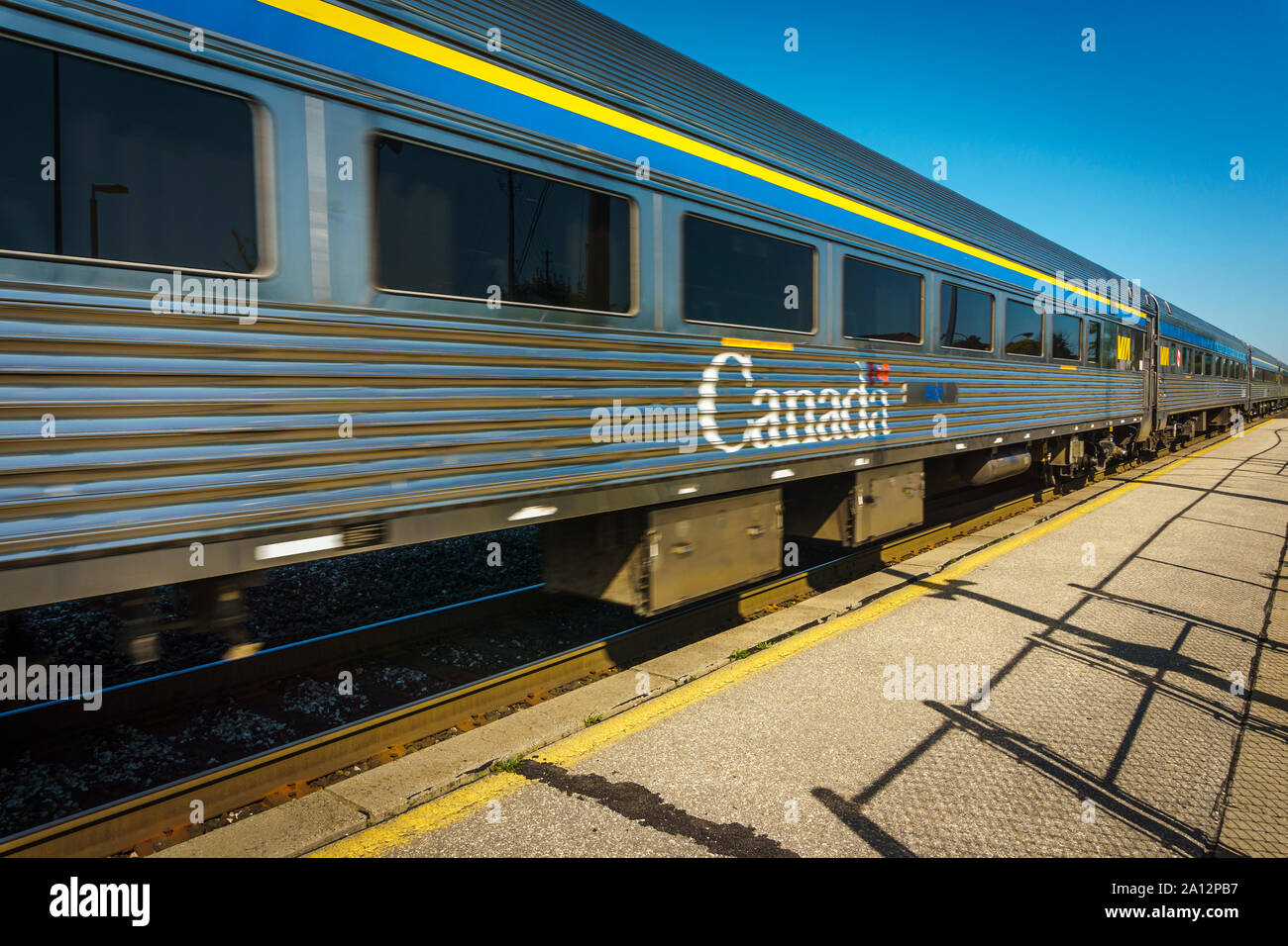 Scarborough, Toronto, Kanada - eine Via Rail Zug anhalten an Scarborough Bahnhof Stockfoto