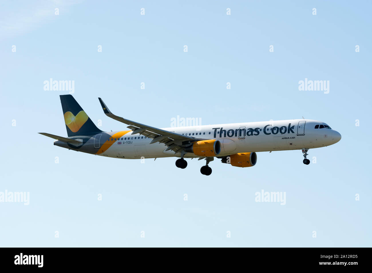 Thomas Cook Airbus A321 Landung am Flughafen Birmingham, UK (G-TCDJ) Stockfoto