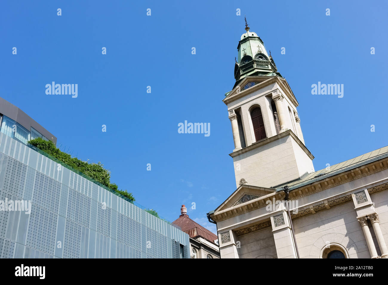 Kathedrale der Verklärung des Herrn, Serbisch-orthodoxe Kathedrale. Kroatische Kirche Glockenturm. Zagreb, Kroatien, Europa EU. Kopierbereich, blauer Himmel Stockfoto