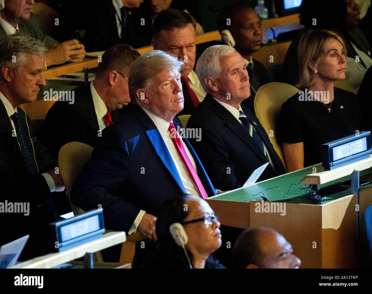 New York, USA. 23 Sep, 2019. US-Präsident Donald Trump (M), Vizepräsident Mike Pence (2. von rechts) und die US-Außenministerin Mike Pompeo (2. Reihe, 2. von rechts) in der UN-Konferenz zum Klimawandel bei den Vereinten Nationen während der Rede des Kanzlers teilnehmen. Die Vereinten Nationen erwartet mehr als 60 Staats- und Regierungschefs konkrete, neue Pläne der CO2-Emissionen in kurzen Ansprachen von maximal drei Minuten zu reduzieren. Credit: Kay Nietfeld/dpa/Alamy leben Nachrichten Stockfoto