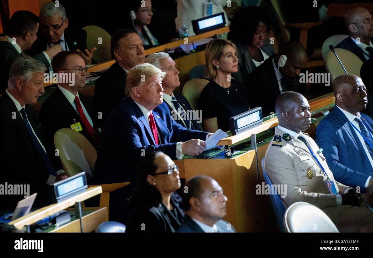 New York, USA. 23 Sep, 2019. US-Präsident Donald Trump (2. Zeile, l), Vizepräsident Mike Pence (2. Reihe, 2. von links) und die US-Außenministerin Mike Pompeo (3. Reihe, 3. von links) in der UN-Konferenz zum Klimawandel bei den Vereinten Nationen während der Rede des Kanzlers teilnehmen. Die Vereinten Nationen erwartet mehr als 60 Staats- und Regierungschefs konkrete, neue Pläne der CO2-Emissionen in kurzen Ansprachen von maximal drei Minuten zu reduzieren. Credit: Kay Nietfeld/dpa/Alamy leben Nachrichten Stockfoto