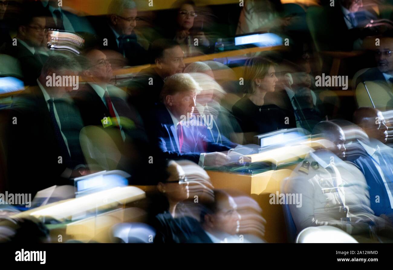 New York, USA. 23 Sep, 2019. US-Präsident Donald Trump (l), Vizepräsident Mike Pence (r) und die US-Außenministerin Mike Pompeo (hinter ihm) nehmen teil, die in der Rede der Bundeskanzlerin auf der UN-Klimakonferenz der Vereinten Nationen. Die Vereinten Nationen erwartet mehr als 60 Staats- und Regierungschefs konkrete, neue Pläne der CO2-Emissionen in kurzen Ansprachen von maximal drei Minuten zu reduzieren. Credit: Kay Nietfeld/dpa/Alamy leben Nachrichten Stockfoto