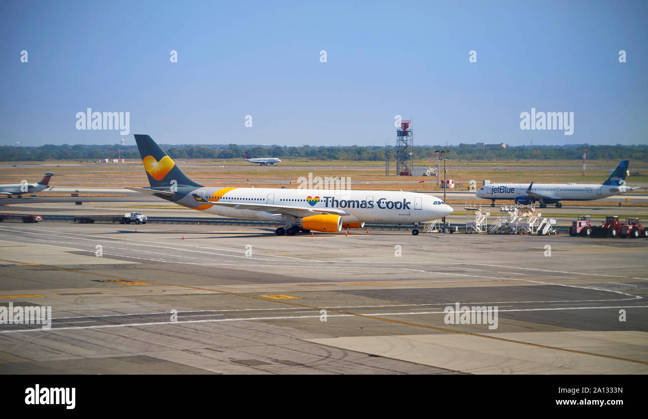 Thomas Cook ist Jet am Flughafen JFK in NEW YORK geerdet. Thomas Cook in Konkurs ging und plötzlich aus dem Geschäft am 23. September 2019. Stockfoto