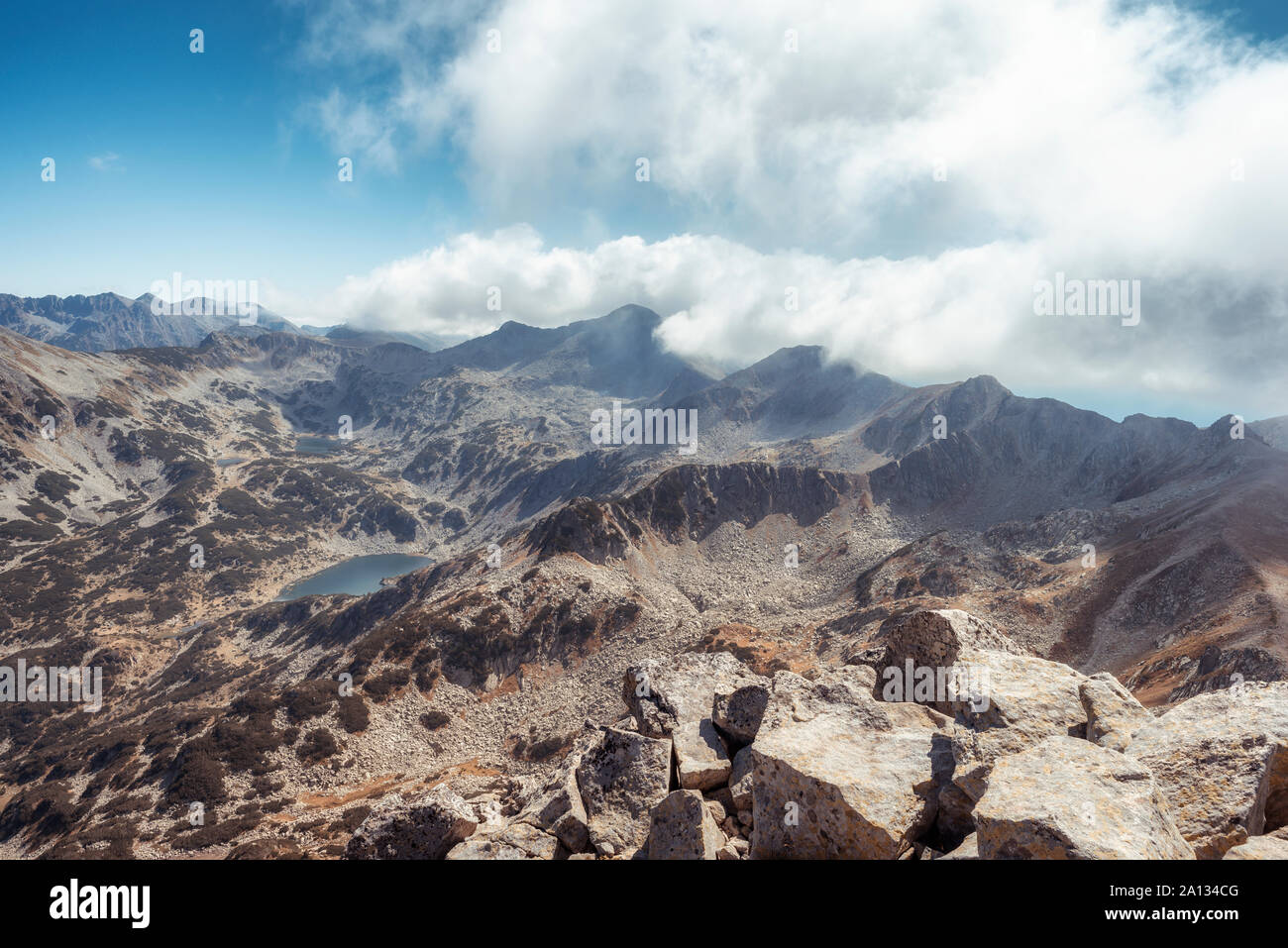 Panoramablick vom Muratov Höhepunkt im Pirin-gebirge, Bulgarien Stockfoto