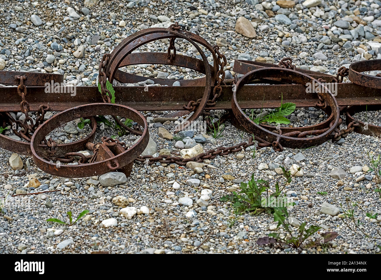 Schweren alten verrosteten Farm Equipment Stockfoto