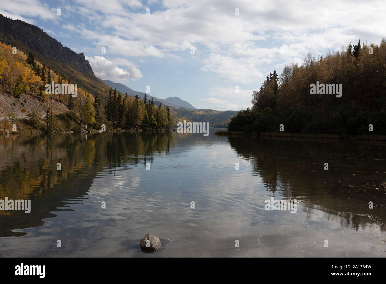 Schöner See in Alaska mit traumhafter Natur Stockfoto