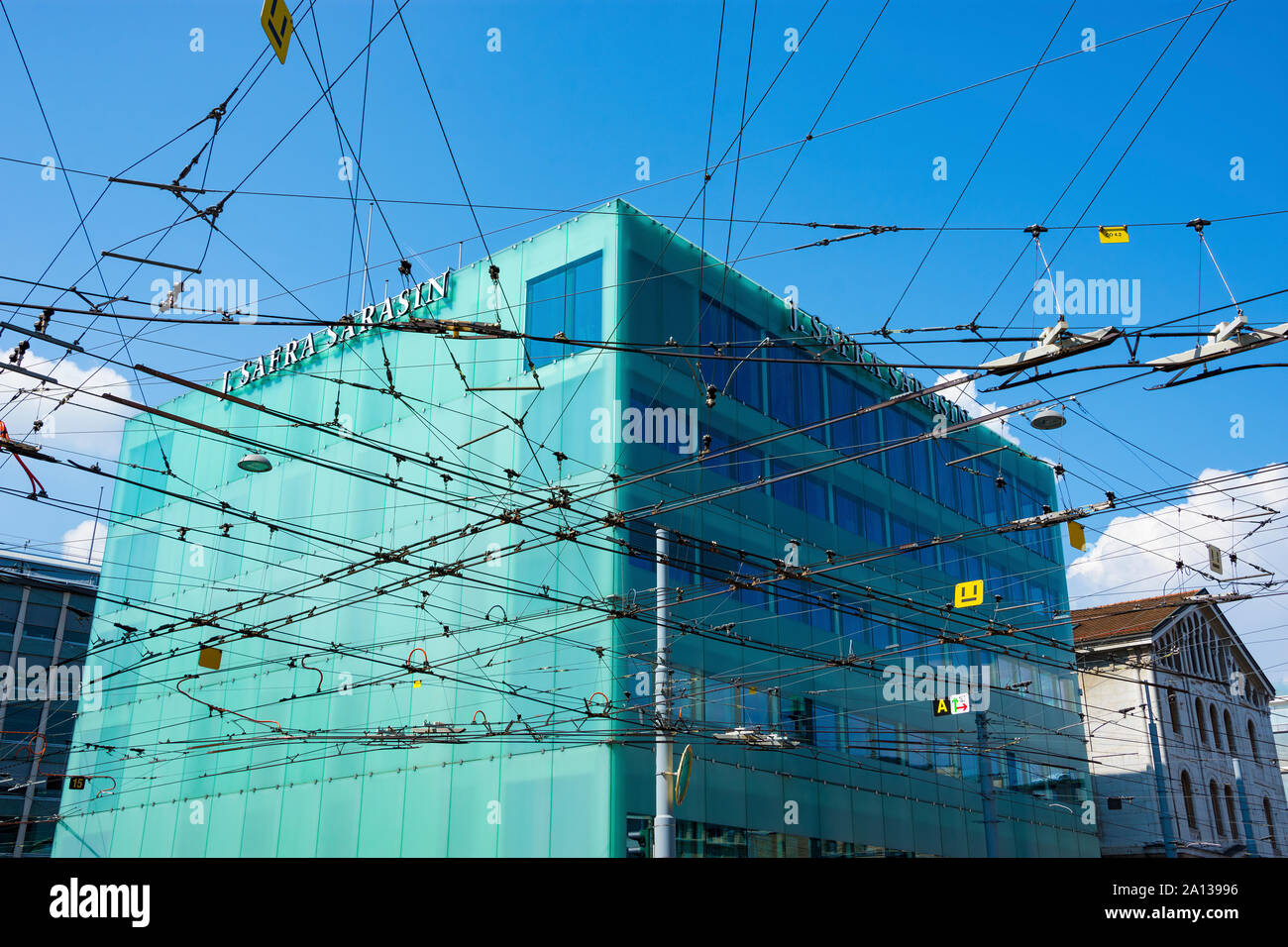 Genf, Schweiz - 29 AUGUST 2019. Berühmte Zentrum von Genf mit J. Safra Sarasin Bank Hauptsitz in der Rue du Rhone 70, in der Nähe von Place de Bel-air. Stockfoto