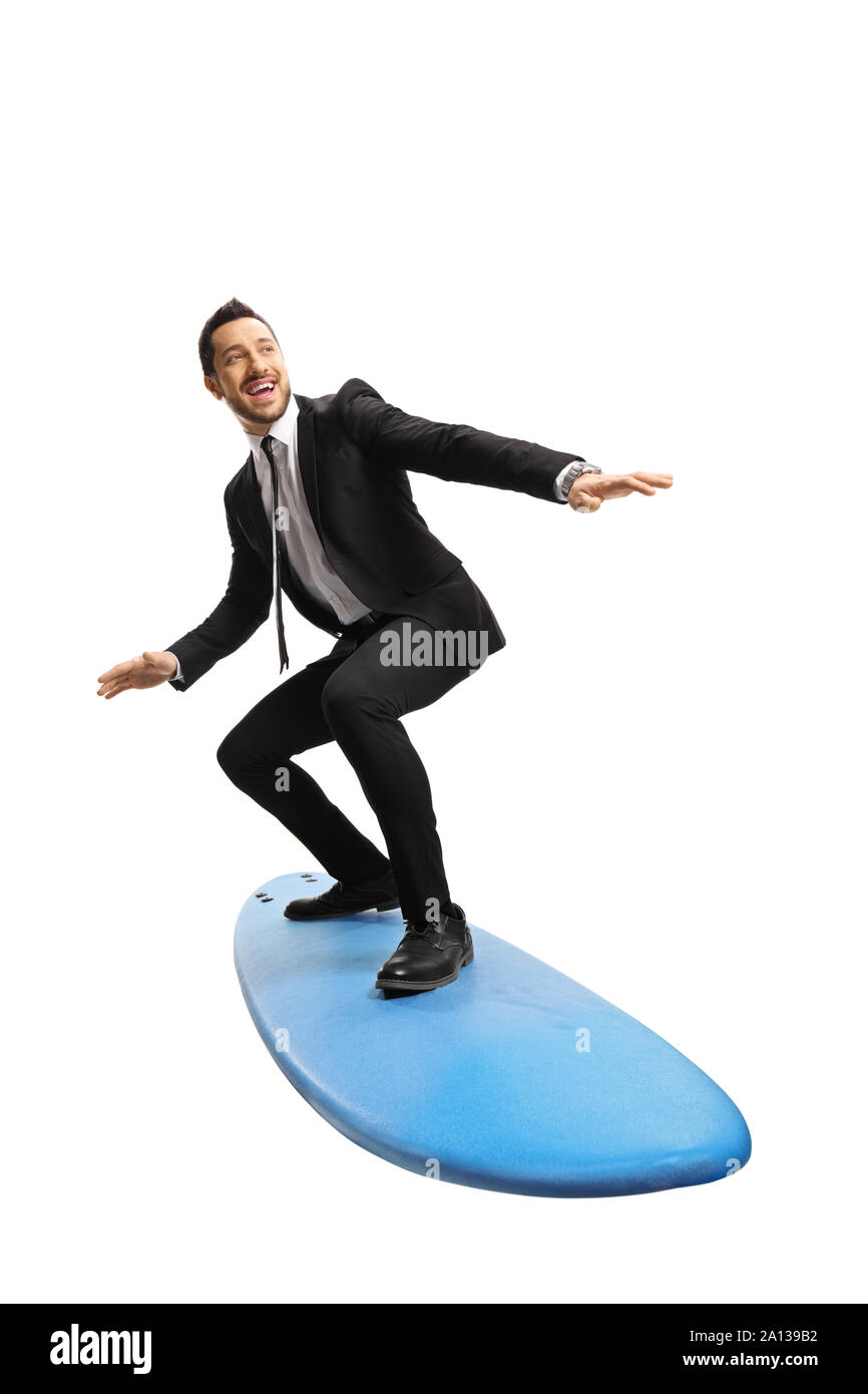 Die volle Länge der junge Geschäftsmann auf einem Board surfen auf weißem Hintergrund Stockfoto