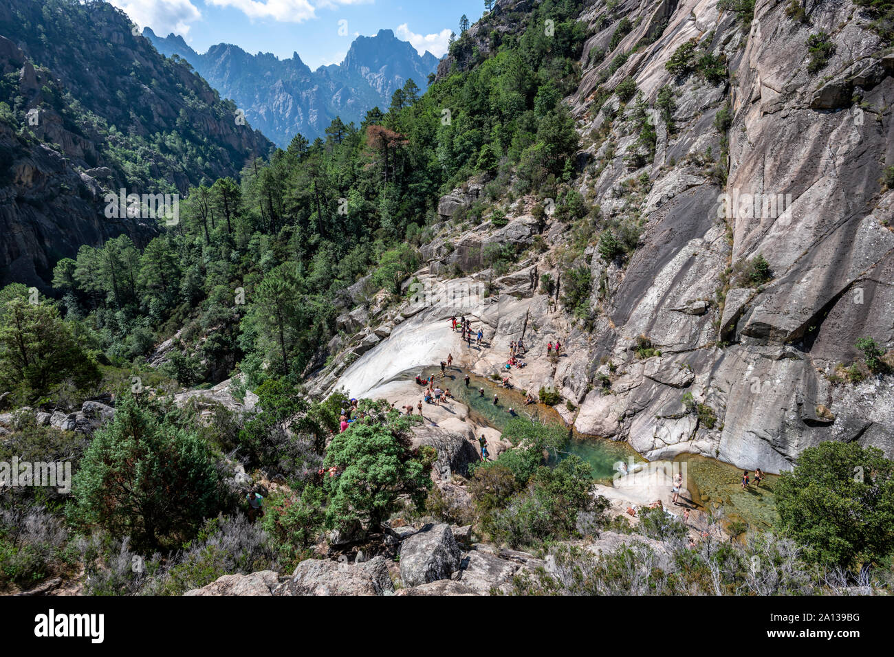 Purcaraccia Canyon in Bavella im Sommer, eine bekannte touristische Destination und Anziehung (für Canyoning und Wandern). Korsika, Frankreich Stockfoto