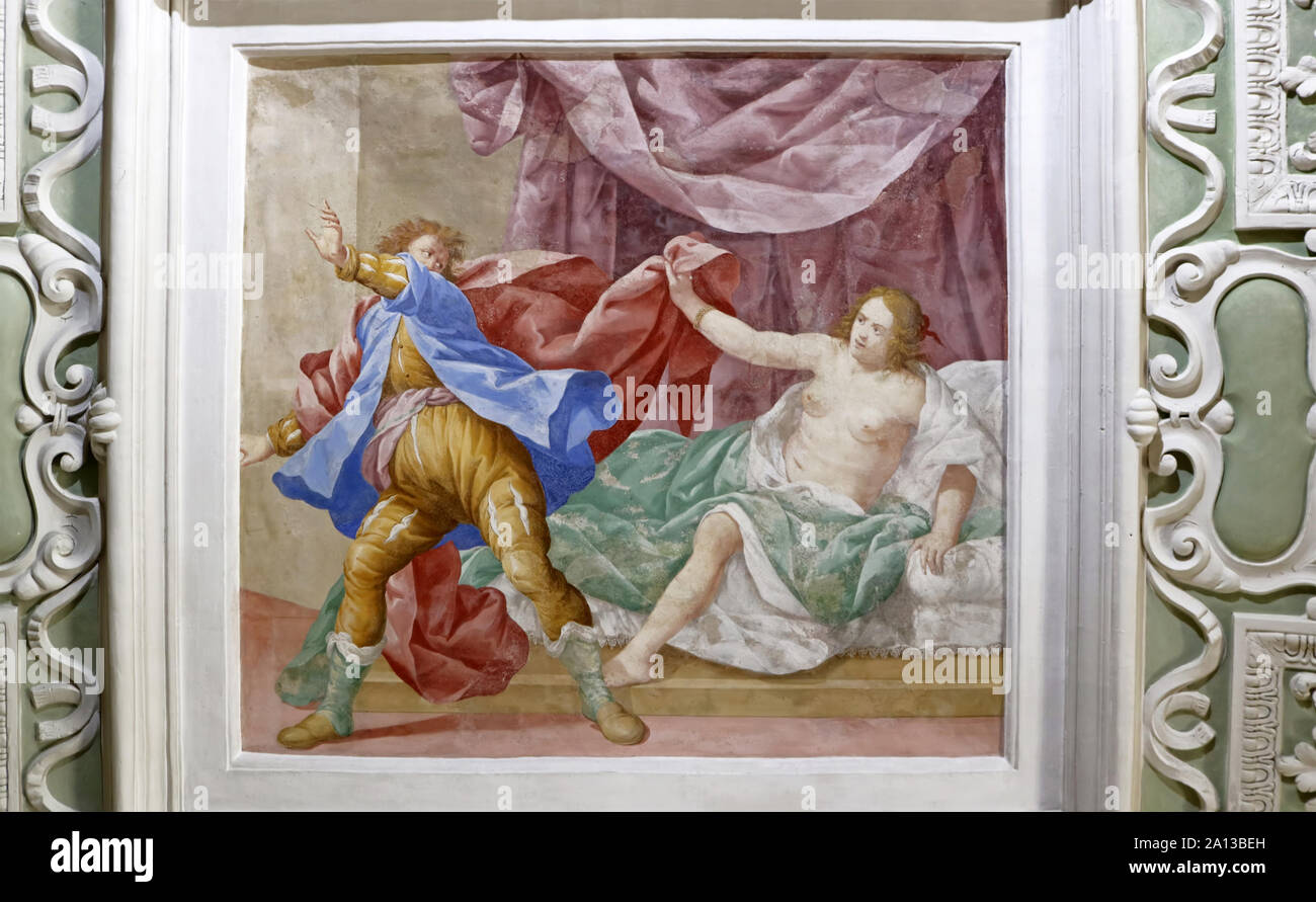 CASTA, SLOWAKEI - 31. AUGUST 2019: das Innere der mittelalterlichen Cerveny Kamen (Rot Stown) Schloss. Decke dekoriert mit Modellierung und Gemälde Stockfoto