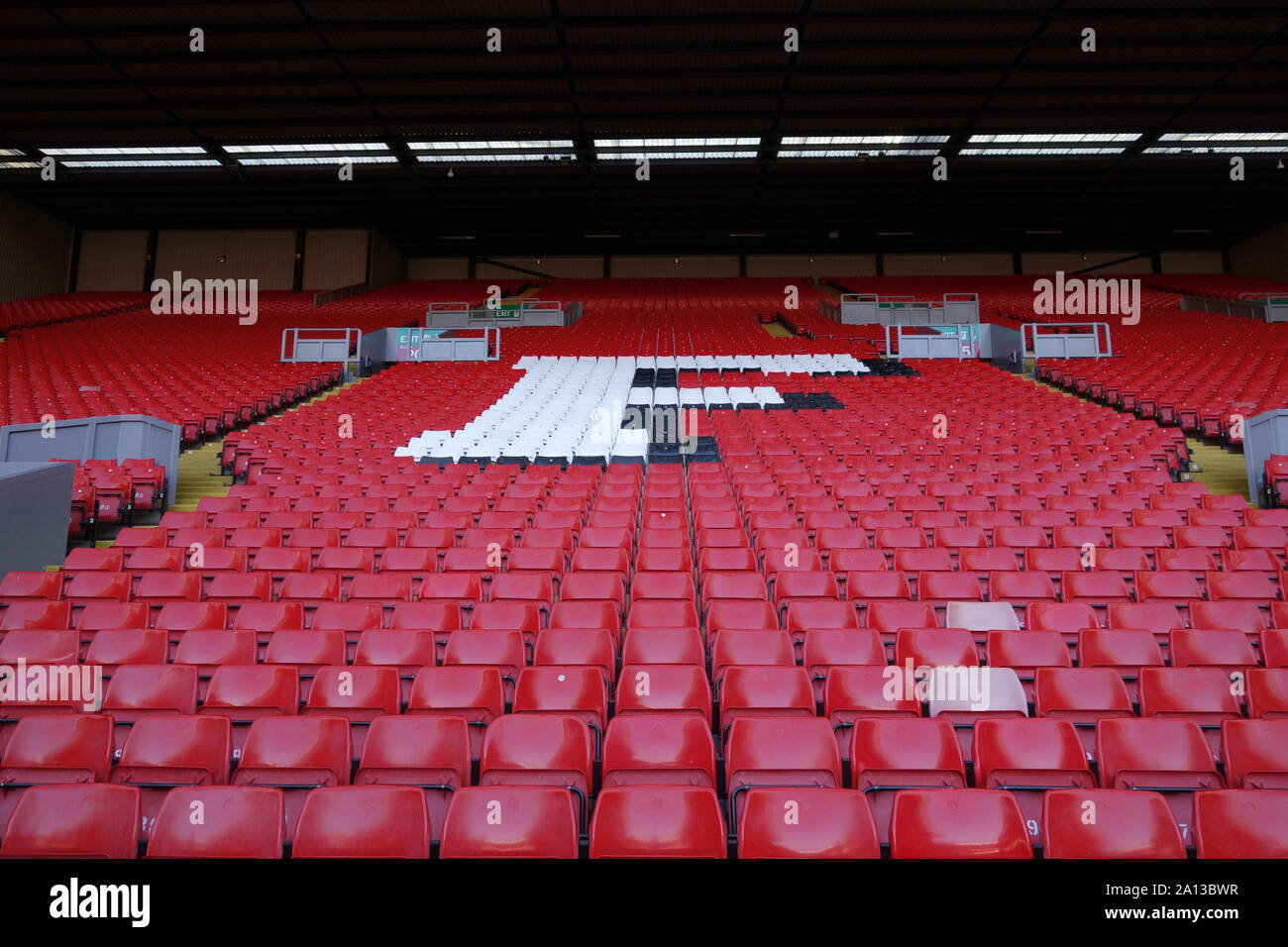 Leere Sitze, Anfield. Liverpool Stadion Tour. Stockfoto