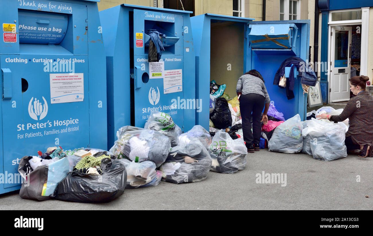 Nächstenliebe für St Peter's Hospice Kleidung Recycling, Großbritannien Stockfoto