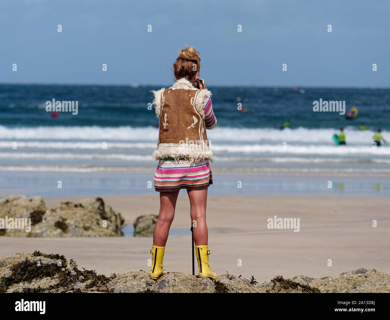 Frauen Rudern in Teams von sechs in traditioneller Handarbeit pilot gig Boote. Die jährliche West Country Fall zeichnet Teams aus Europa (London) Stockfoto