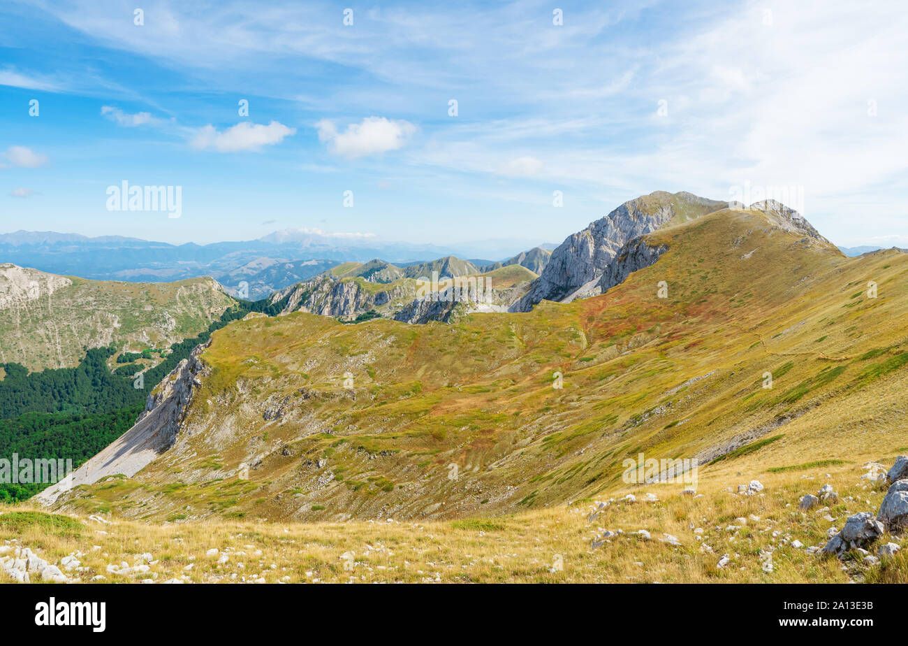 Rieti (Italien) - Der Gipfel des Monte Terminillo während des Sommers. 2216 Meter, Terminillo Berg benannt ist der Berg von Rom, im Apennin gelegen Stockfoto