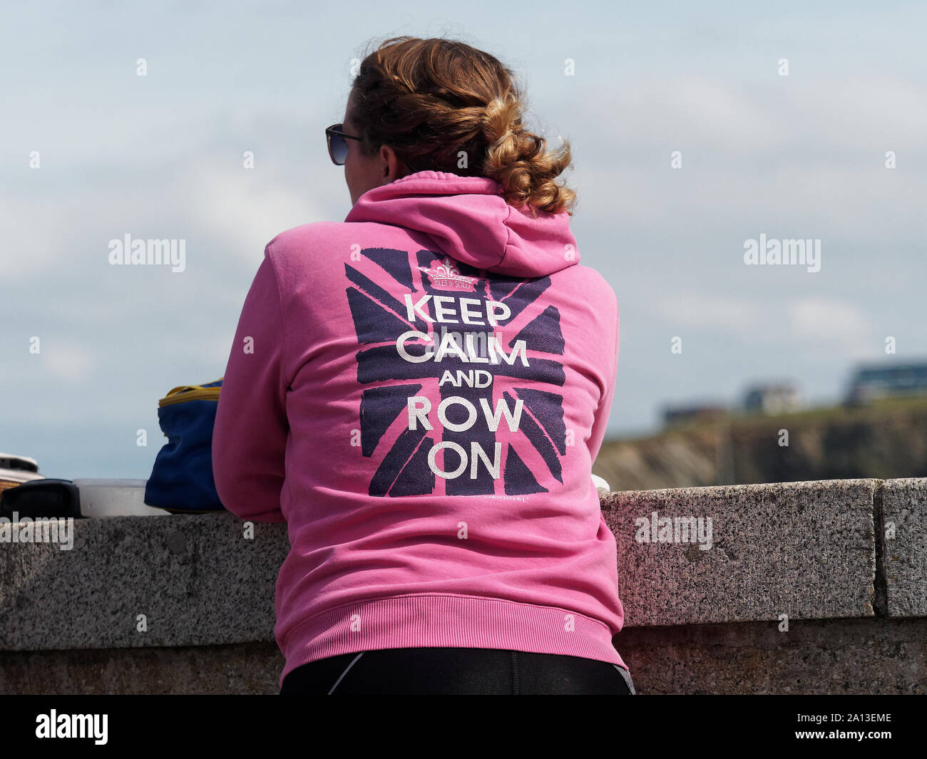 Frauen Rudern in Teams von sechs in traditioneller Handarbeit pilot gig Boote. Die jährliche West Country Fall zeichnet Teams aus Europa (London) Stockfoto