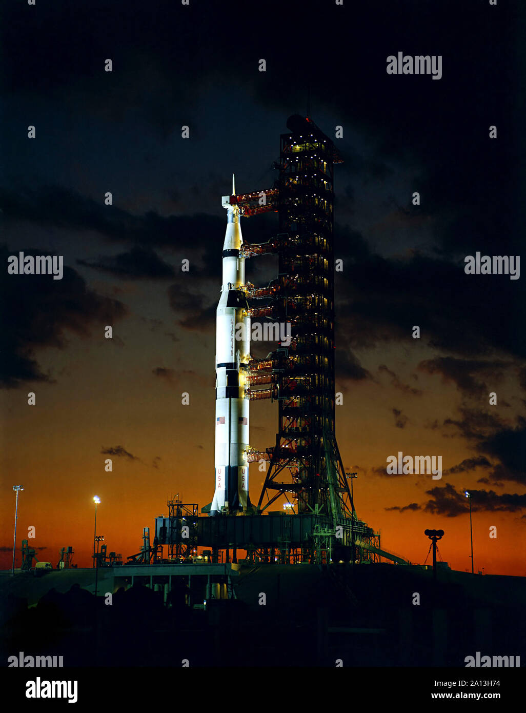 Am frühen Morgen einen Blick auf die Apollo 4 Saturn V Rakete an den Start. Stockfoto