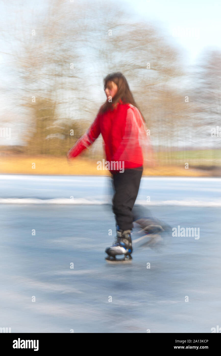 Ice skating pond Fotos und Bildmaterial in hoher Auflösung Alamy